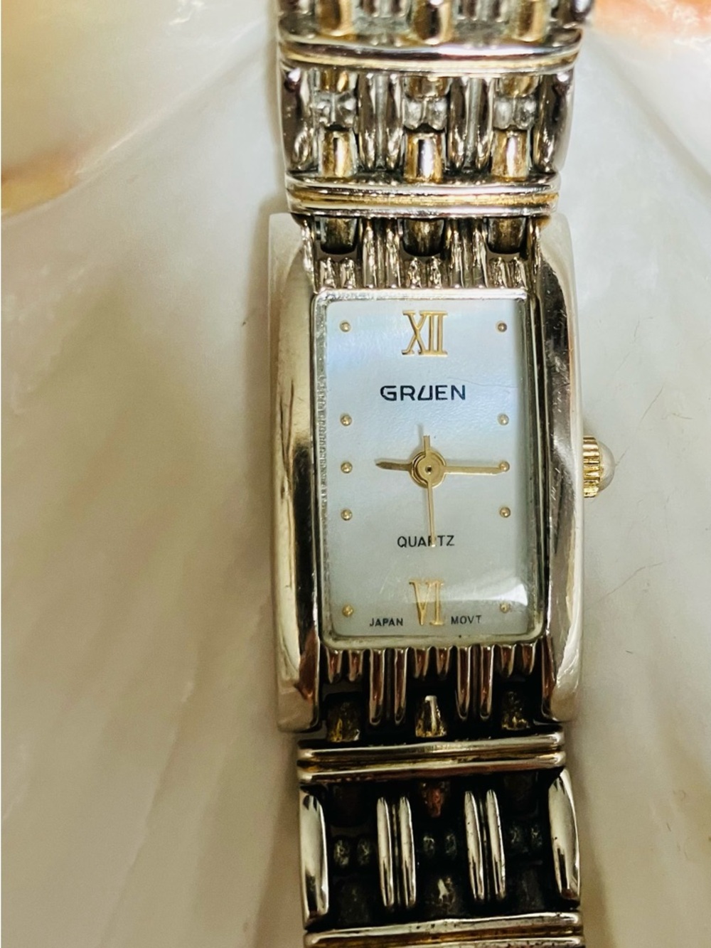 Vintage 1980-early 2000 GRUEN Ladies WristWatch, Quartz, Mother Of Pearl gold